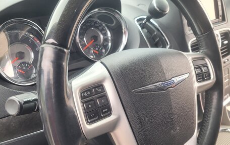 Chrysler Town & Country V рестайлинг, 2014 год, 1 750 000 рублей, 14 фотография