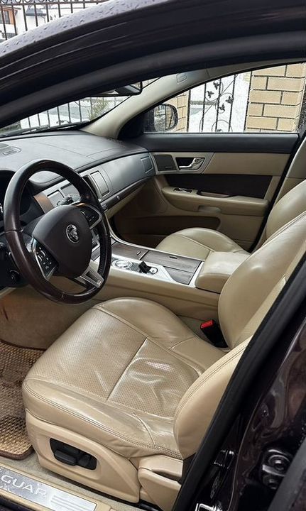 Jaguar XF I рестайлинг, 2014 год, 2 000 000 рублей, 8 фотография