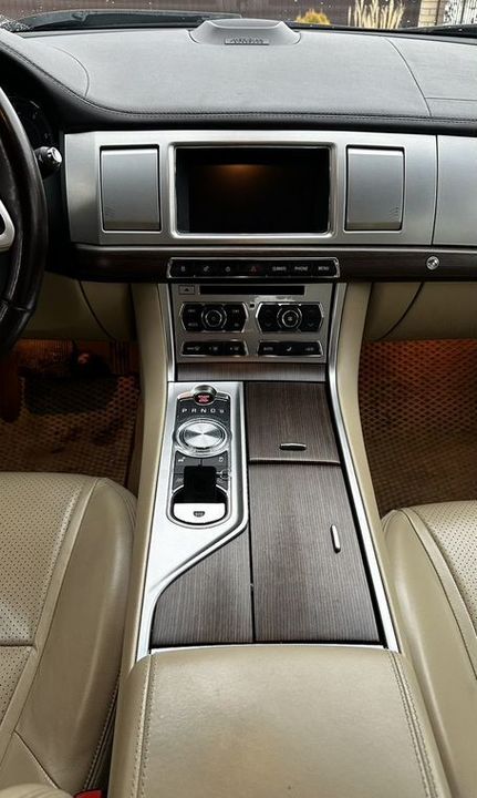 Jaguar XF I рестайлинг, 2014 год, 2 000 000 рублей, 13 фотография