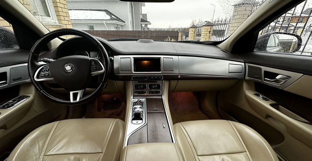 Jaguar XF I рестайлинг, 2014 год, 2 000 000 рублей, 7 фотография