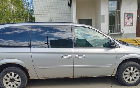 Chrysler Town & Country IV, 2003 год, 580 000 рублей, 2 фотография