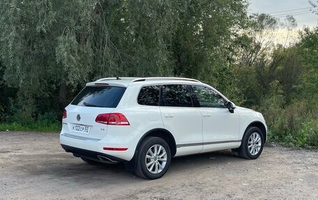 Volkswagen Touareg III, 2011 год, 2 850 000 рублей, 2 фотография