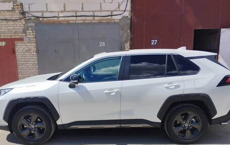 Toyota RAV4, 2021 год, 2 600 000 рублей, 4 фотография