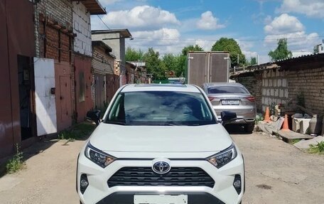 Toyota RAV4, 2021 год, 2 600 000 рублей, 2 фотография
