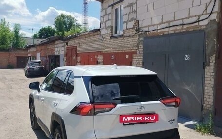 Toyota RAV4, 2021 год, 2 600 000 рублей, 6 фотография