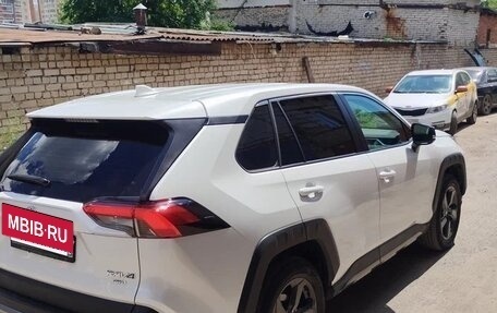 Toyota RAV4, 2021 год, 2 600 000 рублей, 7 фотография