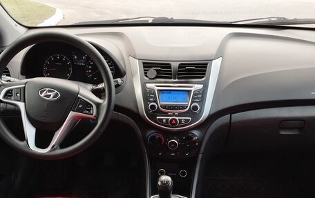 Hyundai Solaris II рестайлинг, 2011 год, 670 000 рублей, 5 фотография