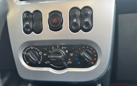 Renault Logan I, 2014 год, 300 000 рублей, 10 фотография