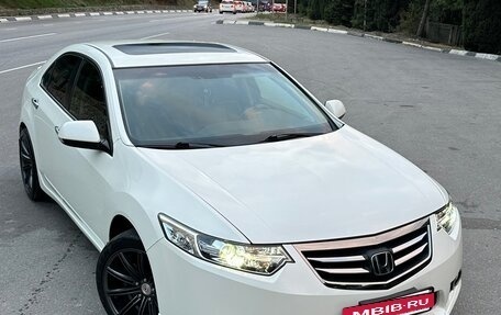 Honda Accord VIII рестайлинг, 2011 год, 1 300 000 рублей, 2 фотография