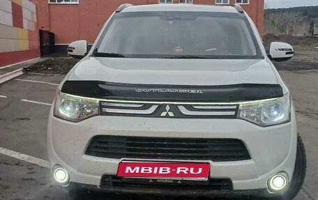 Mitsubishi Outlander III рестайлинг 3, 2014 год, 1 800 000 рублей, 1 фотография