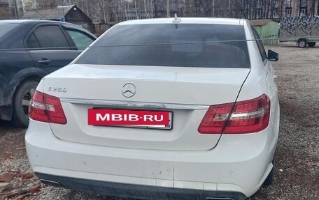 Mercedes-Benz E-Класс, 2013 год, 1 800 000 рублей, 4 фотография