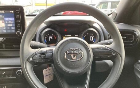 Toyota Yaris, 2021 год, 840 000 рублей, 10 фотография