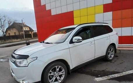 Mitsubishi Outlander III рестайлинг 3, 2014 год, 1 800 000 рублей, 8 фотография