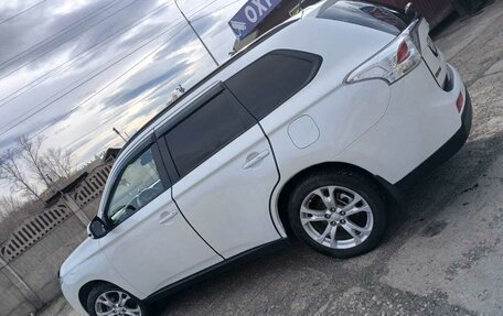 Mitsubishi Outlander III рестайлинг 3, 2014 год, 1 800 000 рублей, 3 фотография