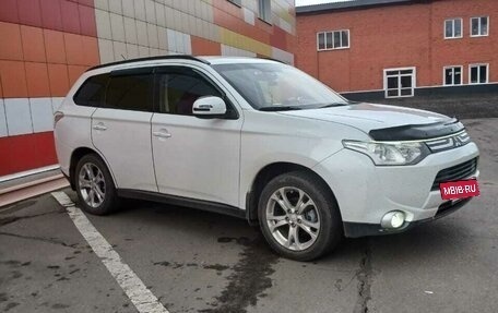 Mitsubishi Outlander III рестайлинг 3, 2014 год, 1 800 000 рублей, 11 фотография