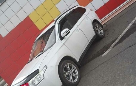 Mitsubishi Outlander III рестайлинг 3, 2014 год, 1 800 000 рублей, 12 фотография