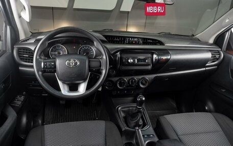 Toyota Hilux VIII, 2019 год, 3 059 000 рублей, 6 фотография