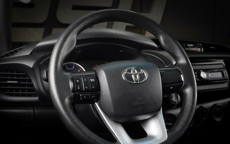 Toyota Hilux VIII, 2019 год, 3 059 000 рублей, 12 фотография