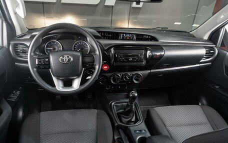 Toyota Hilux VIII, 2019 год, 3 059 000 рублей, 6 фотография