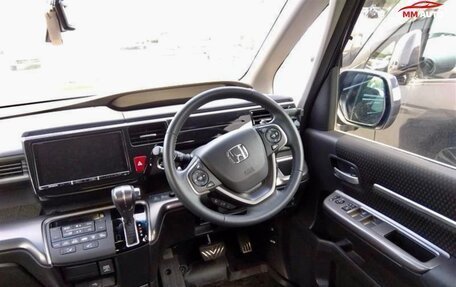 Honda Stepwgn IV, 2021 год, 2 225 000 рублей, 5 фотография
