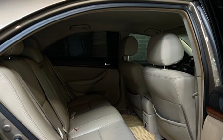 Toyota Avensis III рестайлинг, 2005 год, 1 000 000 рублей, 15 фотография