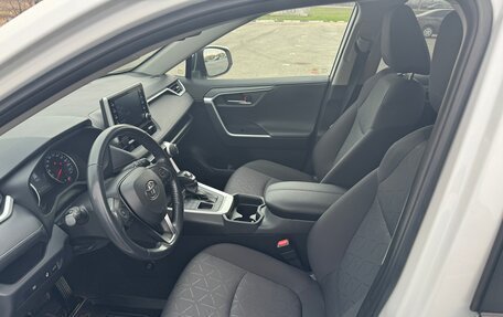 Toyota RAV4, 2021 год, 3 550 000 рублей, 6 фотография