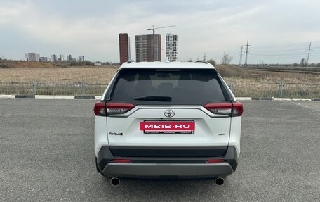 Toyota RAV4, 2021 год, 3 550 000 рублей, 3 фотография