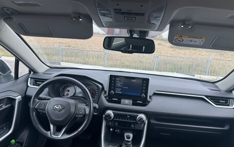 Toyota RAV4, 2021 год, 3 550 000 рублей, 8 фотография