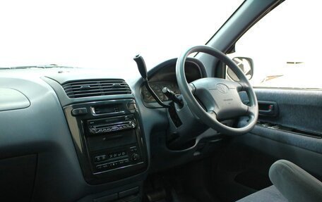 Toyota Ipsum II, 2000 год, 689 000 рублей, 3 фотография