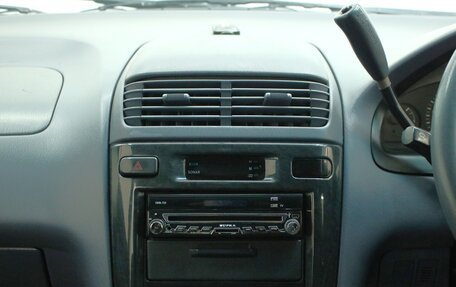 Toyota Ipsum II, 2000 год, 689 000 рублей, 16 фотография