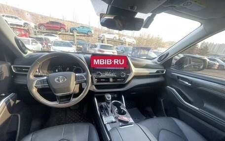 Toyota Highlander, 2021 год, 3 925 000 рублей, 12 фотография