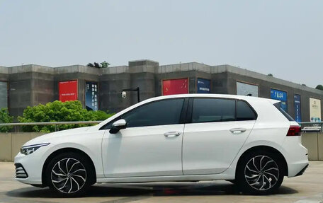Volkswagen Golf VIII, 2022 год, 1 840 000 рублей, 4 фотография