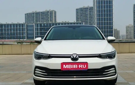 Volkswagen Golf VIII, 2022 год, 1 840 000 рублей, 2 фотография
