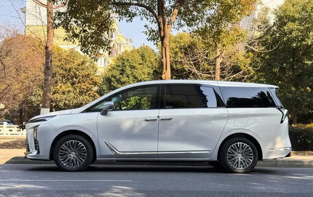 Buick GL8, 2024 год, 5 300 000 рублей, 5 фотография