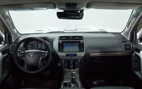Toyota Land Cruiser Prado 150 рестайлинг 2, 2017 год, 5 695 000 рублей, 9 фотография