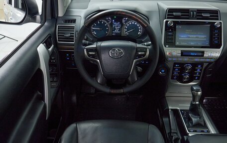 Toyota Land Cruiser Prado 150 рестайлинг 2, 2017 год, 5 695 000 рублей, 15 фотография