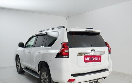 Toyota Land Cruiser Prado 150 рестайлинг 2, 2017 год, 5 695 000 рублей, 5 фотография