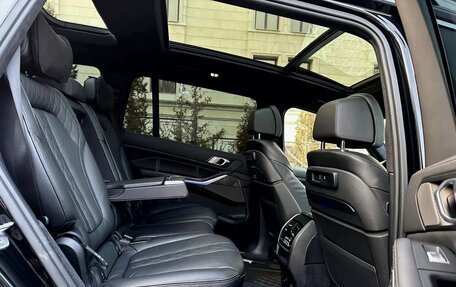 BMW X7, 2021 год, 7 600 000 рублей, 13 фотография