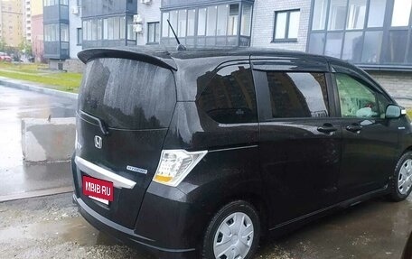 Honda Freed I, 2013 год, 1 040 000 рублей, 2 фотография