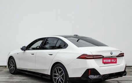 BMW 5 серия, 2023 год, 9 339 000 рублей, 2 фотография