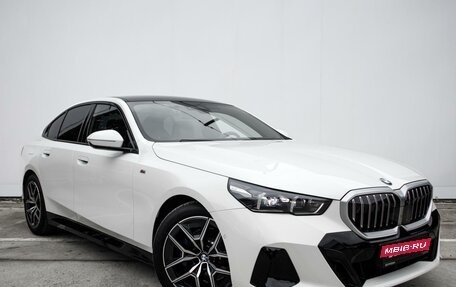 BMW 5 серия, 2023 год, 9 339 000 рублей, 10 фотография