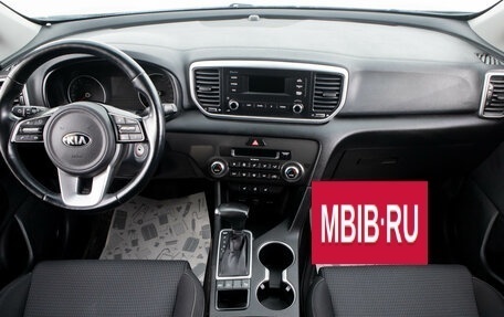 KIA Sportage IV рестайлинг, 2020 год, 2 359 000 рублей, 10 фотография