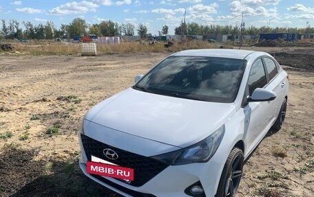 Hyundai Solaris II рестайлинг, 2021 год, 1 570 000 рублей, 2 фотография