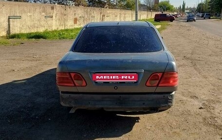 Mercedes-Benz E-Класс, 1997 год, 350 000 рублей, 4 фотография