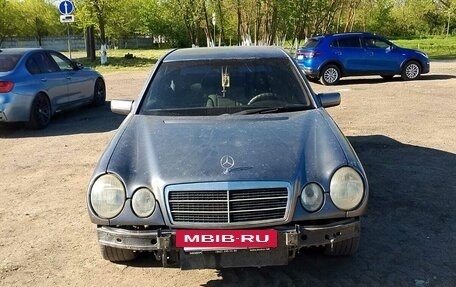 Mercedes-Benz E-Класс, 1997 год, 350 000 рублей, 2 фотография