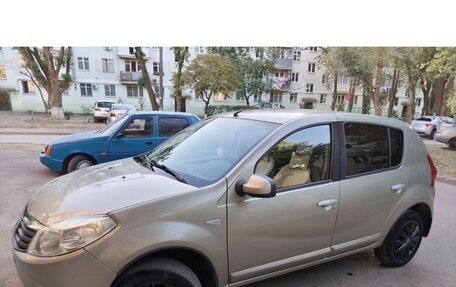 Renault Sandero I, 2012 год, 630 000 рублей, 2 фотография