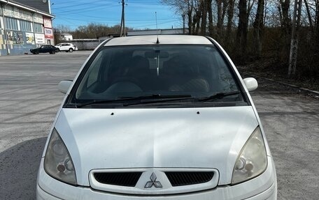Mitsubishi Colt VI рестайлинг, 2002 год, 370 000 рублей, 3 фотография