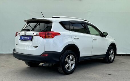 Toyota RAV4, 2015 год, 1 997 000 рублей, 4 фотография