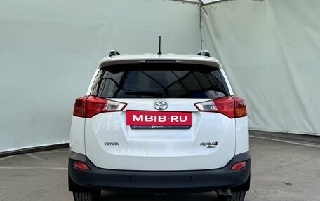 Toyota RAV4, 2015 год, 1 997 000 рублей, 6 фотография