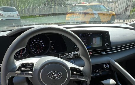 Hyundai Elantra, 2022 год, 2 100 000 рублей, 8 фотография